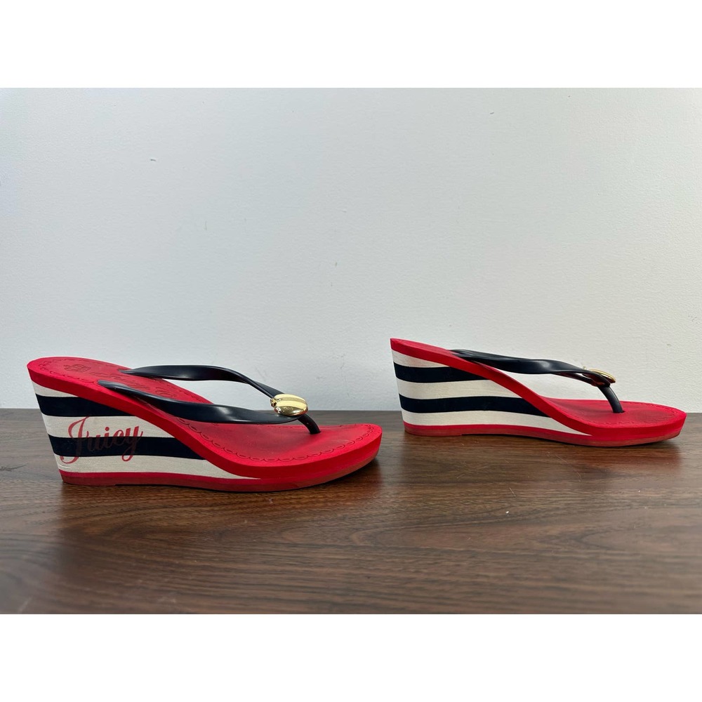 Juicy Couture Laney Wedge Striped Flip Flops Apple Charm Slip On Women's Size 7